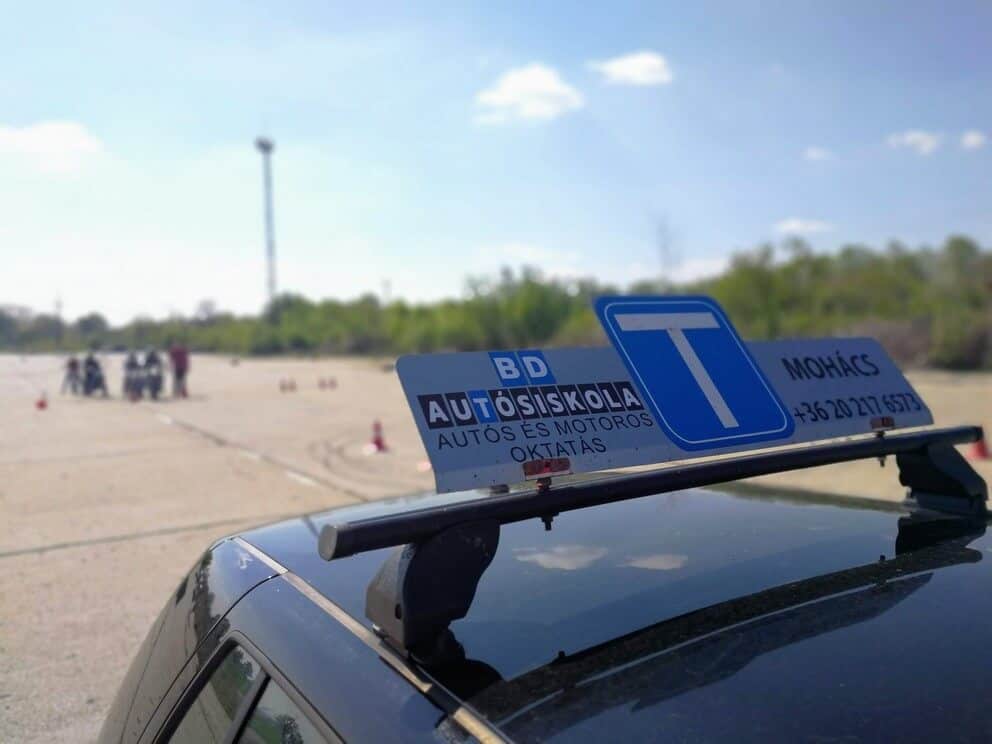 BD Autósiskola motoros E-learning KRESZ tanfolyam gyakorlás - rutinpálya Mohács