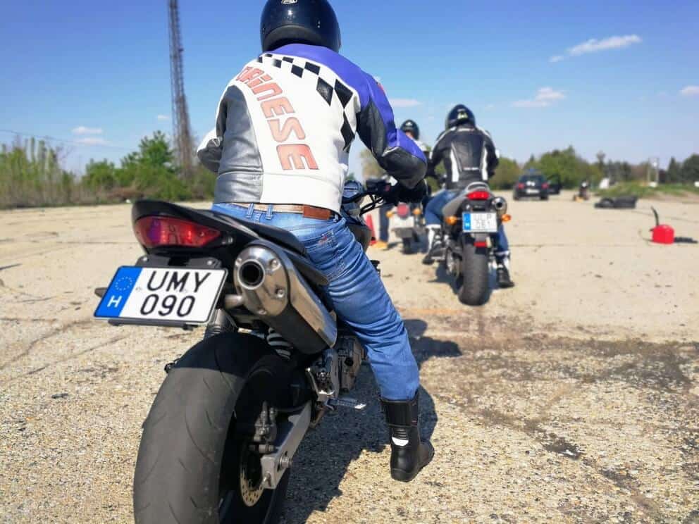 BD Autósiskola motoros E-learning KRESZ tanfolyam gyakorlás - rutinpálya Mohács - Honda motor